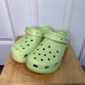 CROCS Women’s Classic Platform Clog Celery Green size 7
